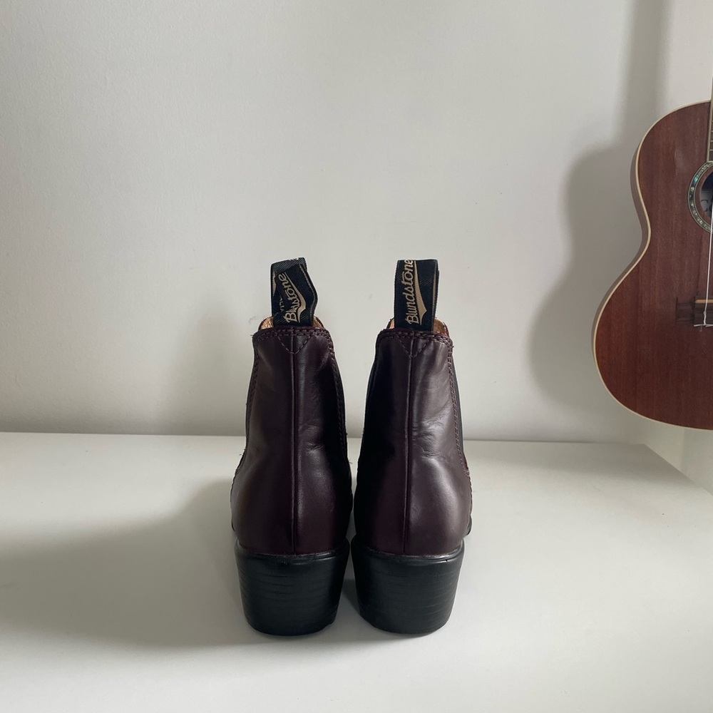 Blundstone Chelsea Boots in Deep Wine - Picture 4 of 7